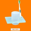 Kệ k&iacute;nh DQ 1074