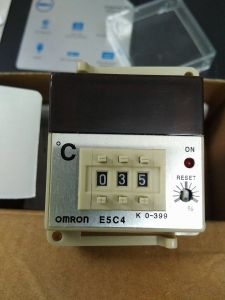 Đồng hồ nhiệt độ Omron E5C4